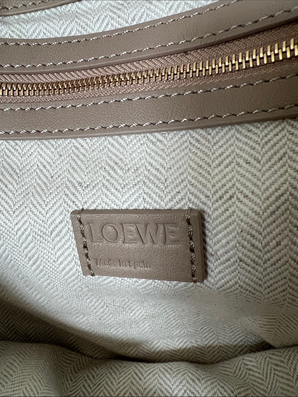 Loewe Soft Cream Leather Shoulder Bag - Picture 2 of 8